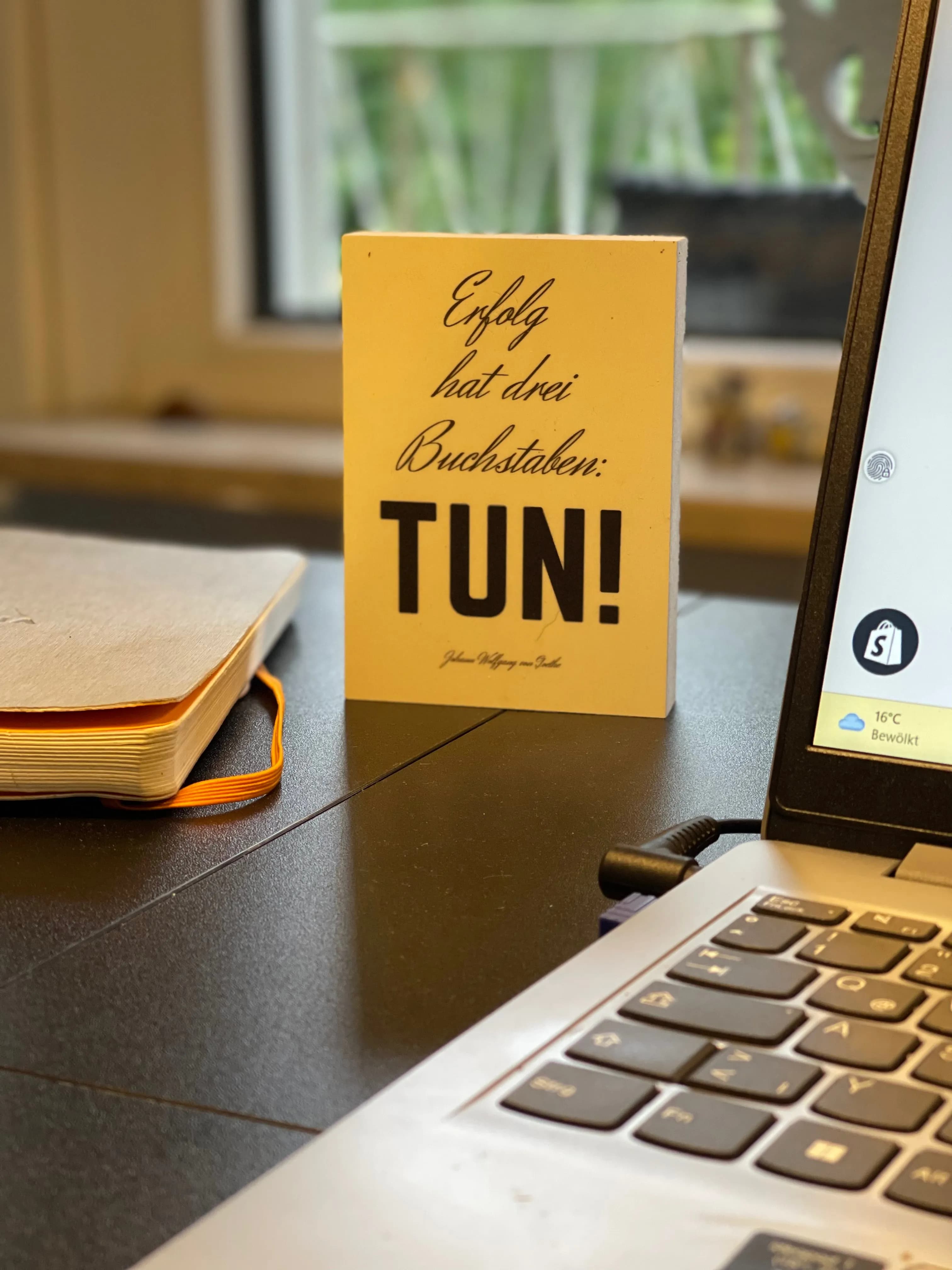 Motivation Holzbild "Erfolg hat drei..."