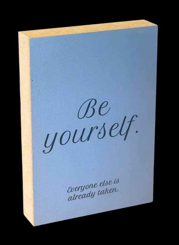 Motivation Holzbild "Be yourself..."